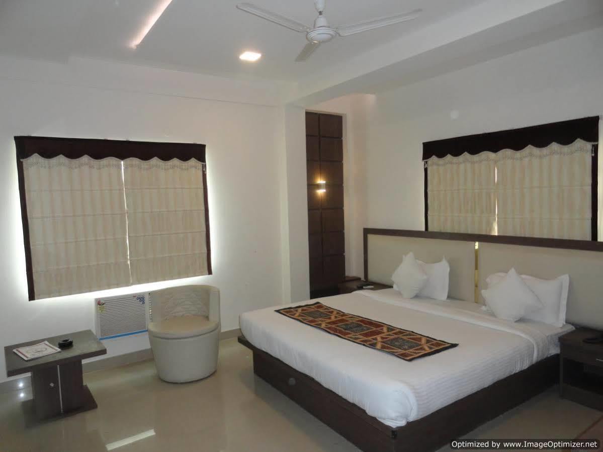 Fabhotel Plus Maniram Palace Agra  Exteriör bild