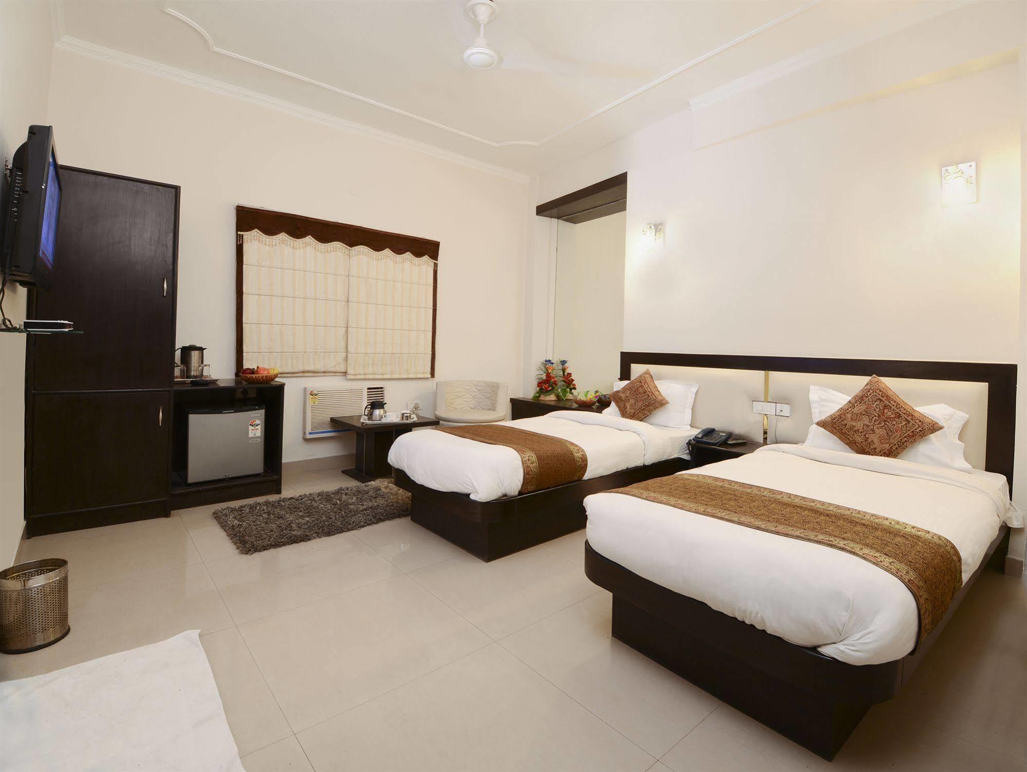 Fabhotel Plus Maniram Palace Agra  Exteriör bild