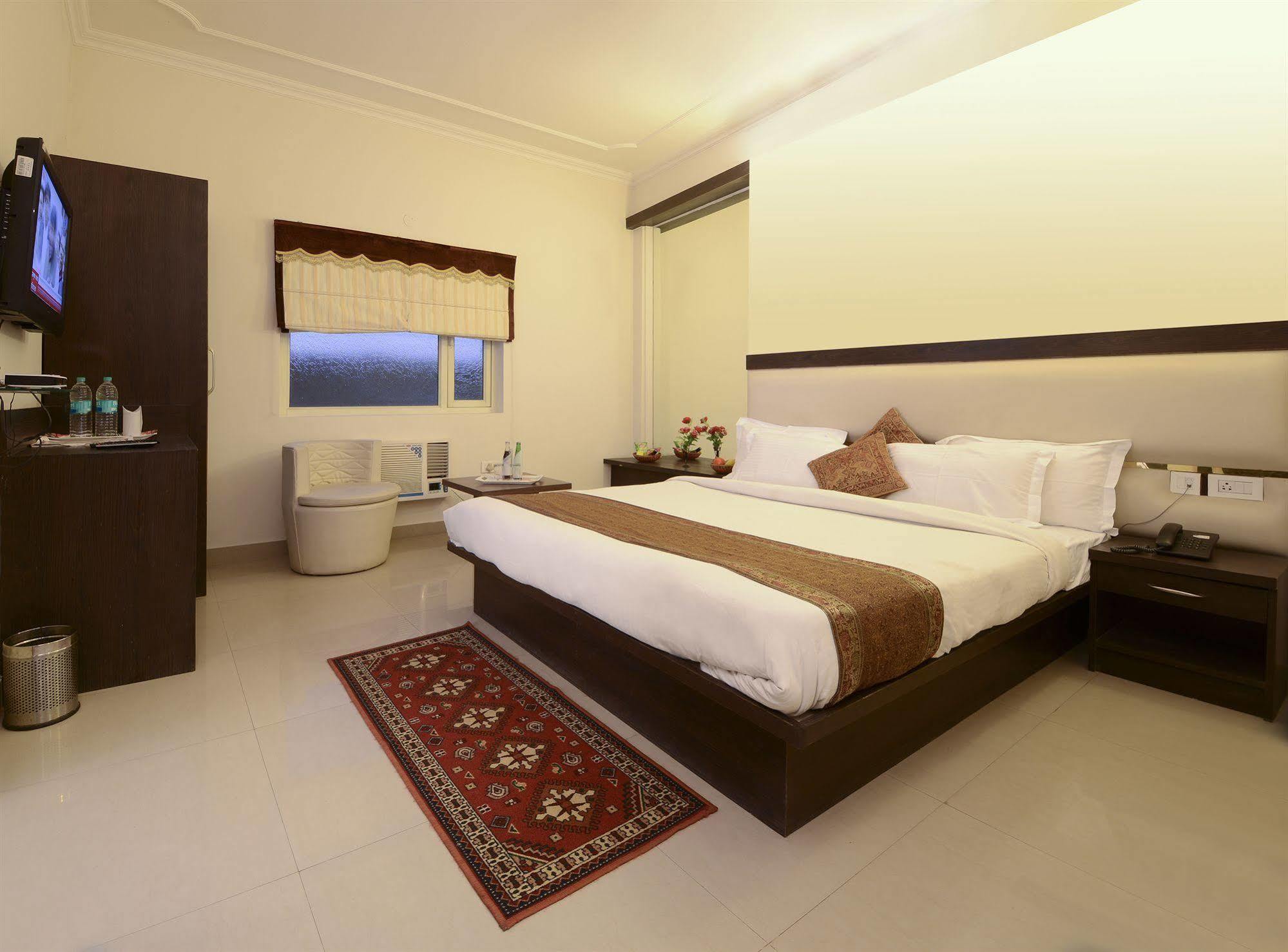 Fabhotel Plus Maniram Palace Agra  Exteriör bild