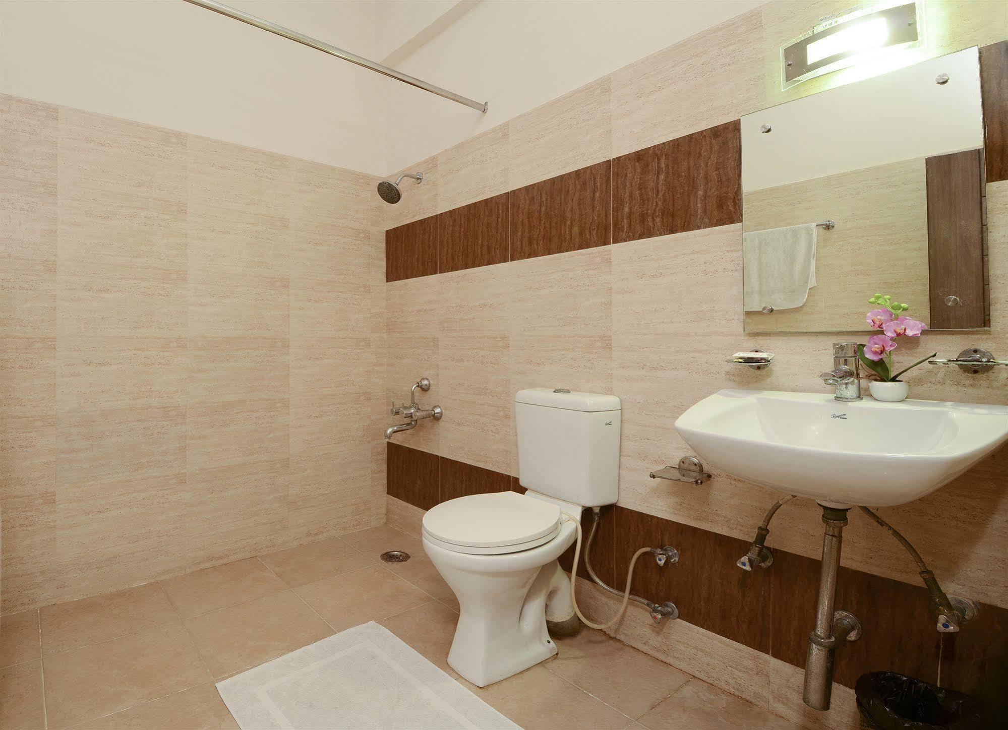Fabhotel Plus Maniram Palace Agra  Exteriör bild