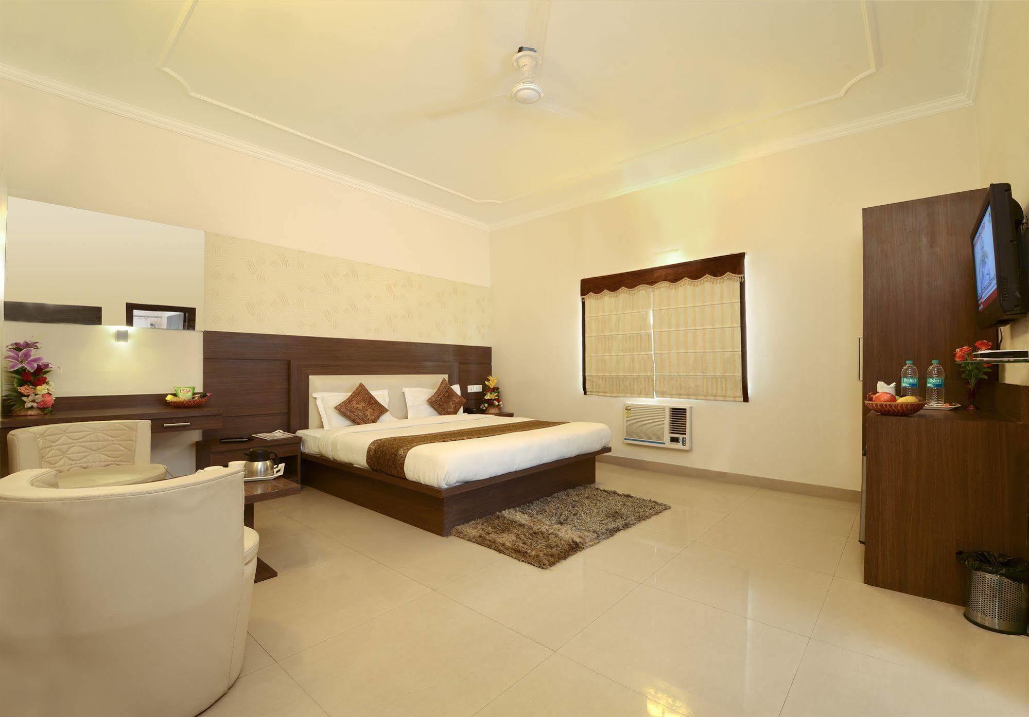 Fabhotel Plus Maniram Palace Agra  Exteriör bild