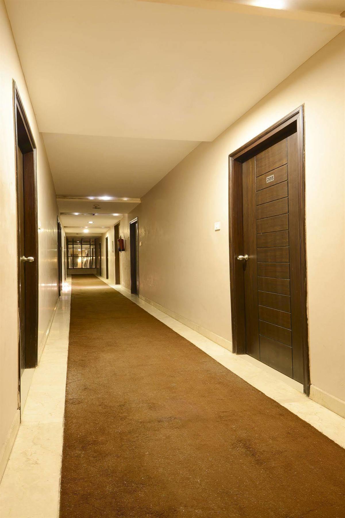 Fabhotel Plus Maniram Palace Agra  Exteriör bild